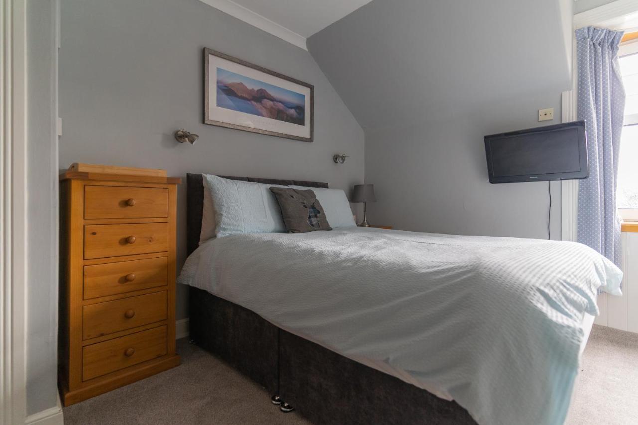 Firtree Bed And Breakfast At Galvelbeg House Crieff Exterior photo